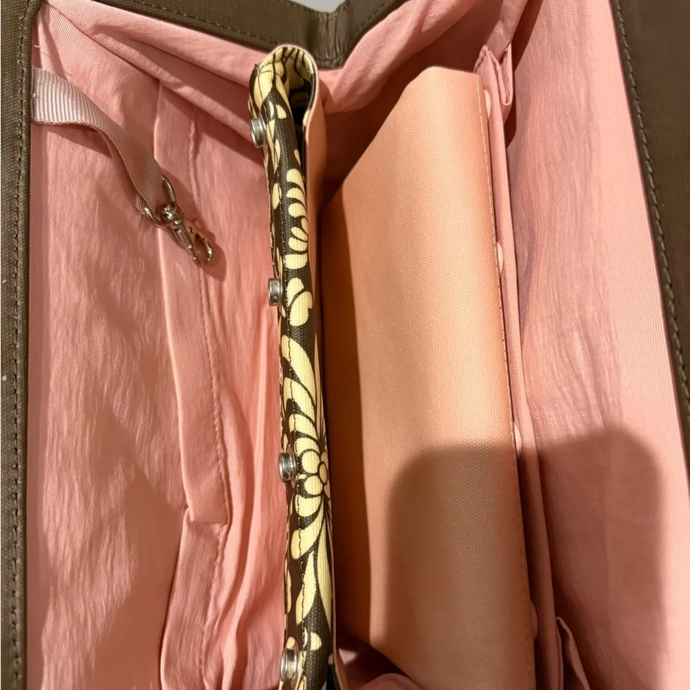 Petunia Pickle Bottom‎ Floral Pink And Brown Cross Town Clutch Wristlet & Pad G